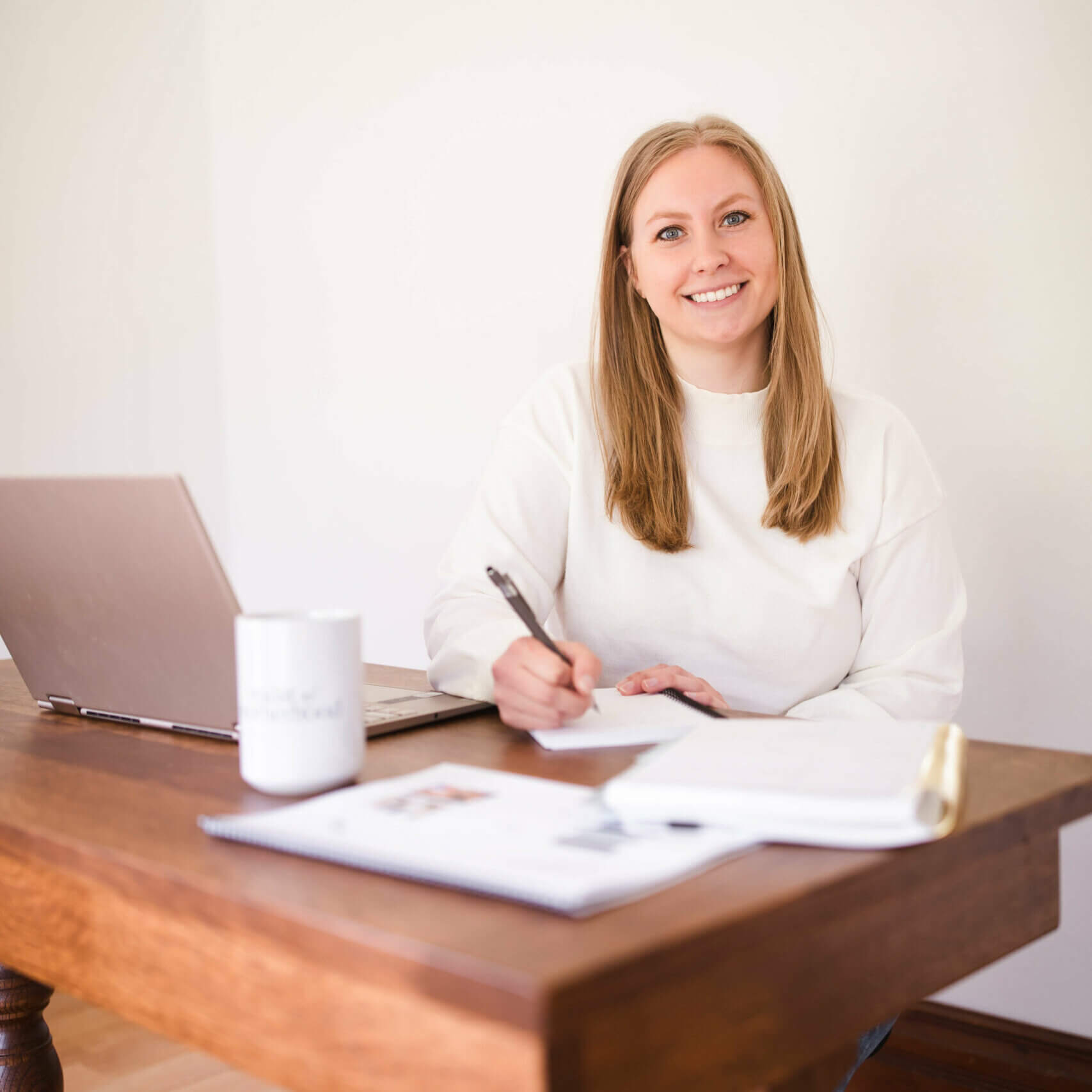 lexi devries business coach for rural women at desk during coaching session